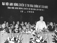 “Các cán bộ các cấp phải lãnh đạo và phải làm kiểu mẫu trong việc kiểm thảo và tự phê bình…