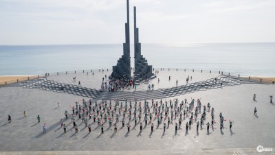 Đồng diễn cờ Semaphore “Sứ mệnh thanh niên” tại Tháp Nghinh Phong (thành phố Tuy Hòa).