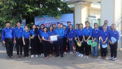 Thường trực Tỉnh Đoàn thăm, động viên đội tình nguyện “Tiếp sức mùa thi” năm 2024