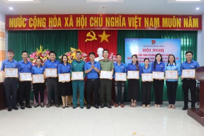 Khen thưởng các cá nhân có thành tích xuất sắc trong công tác Đoàn và phong trào TTN năm 2024.