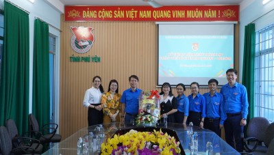 Lãnh đạo Báo Phú Yên thăm, chúc mừng Tỉnh Đoàn Phú Yên.