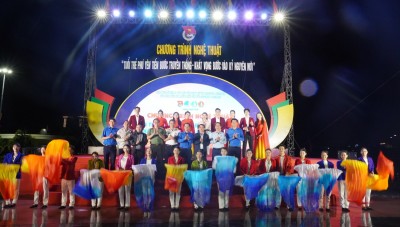 Lãnh đạo tỉnh cùng các đơn vị tham gia đêm thứ hai Chương trình nghệ thuật.