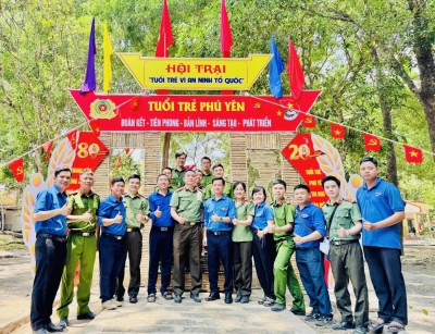Các đại biểu tỉnh Phú Yên tham gia hội trại.