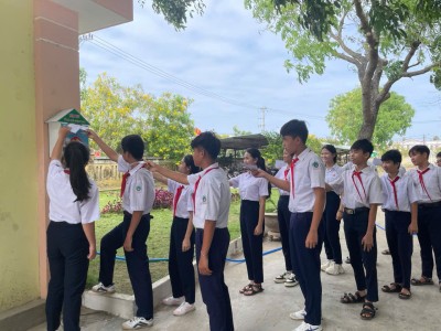 Liên đội trường THCS Trần Rịa thực hiện mô hình Hòm thư “Điều em muốn nói”.