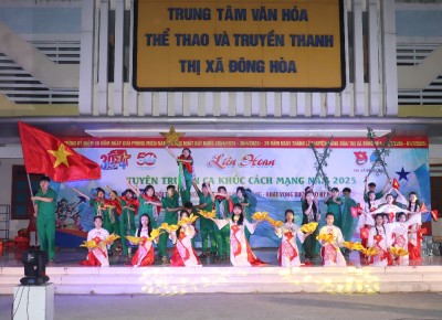 Tiết mục hoạt cảnh 10 cô gái Ngả ba Đồng Lộc của đơn vị Đoàn thanh niên phường Hoà Vinh.