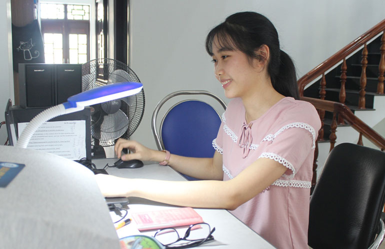 Nguyễn Hoàng Nhi dành phần lớn thời gian tự ôn luyện ở nhà.
