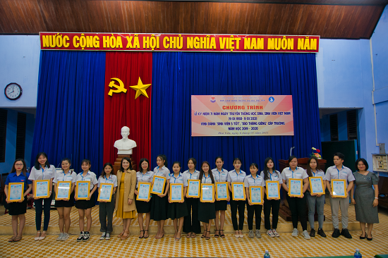 Vinh danh "Sinh viên 5 tốt" năm học 2019 - 2020.