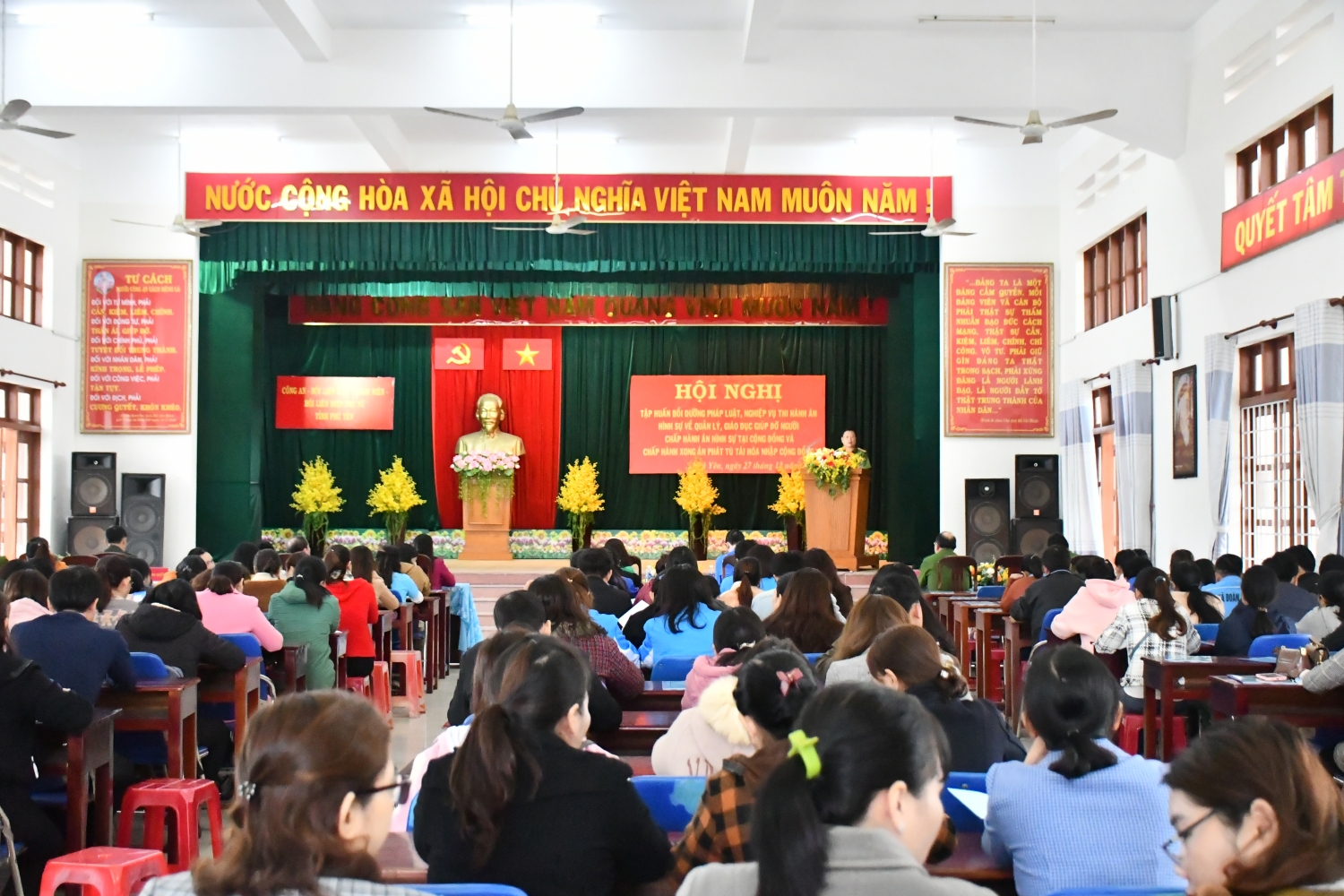 Quang cảnh hội nghị.