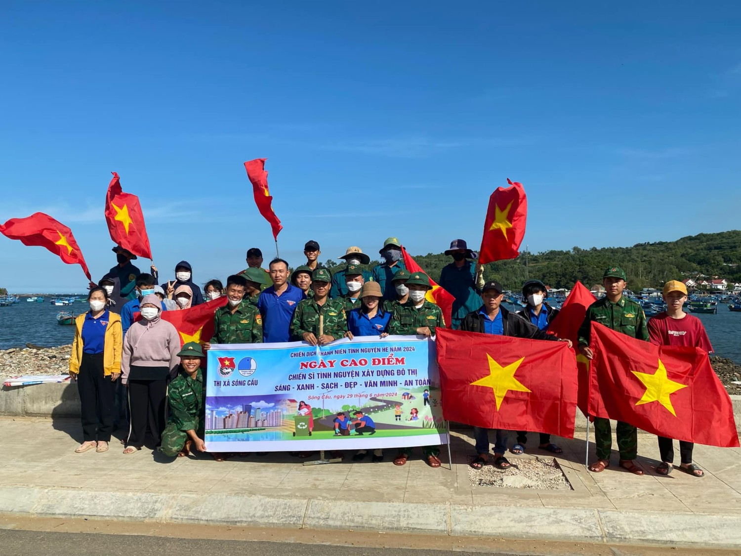 Thị Đoàn Sông Cầu ra quân Ngày cao điểm Chiến sỹ tình nguyện xây dựng đô thị Sáng - Xanh - Sạch - Đẹp - Văn minh - An toàn.
