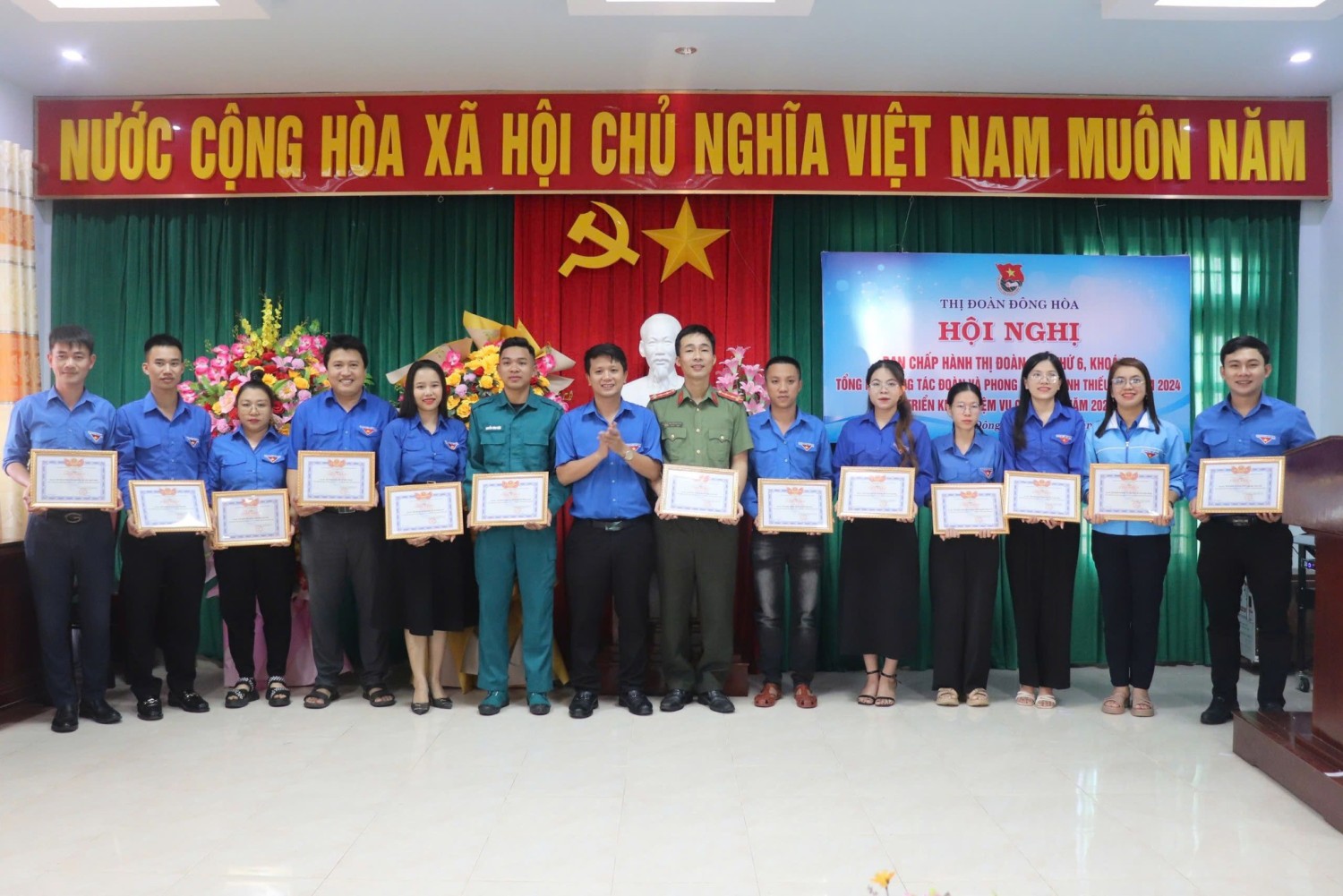 Khen thưởng các cá nhân có thành tích xuất sắc trong công tác Đoàn và phong trào TTN năm 2024.