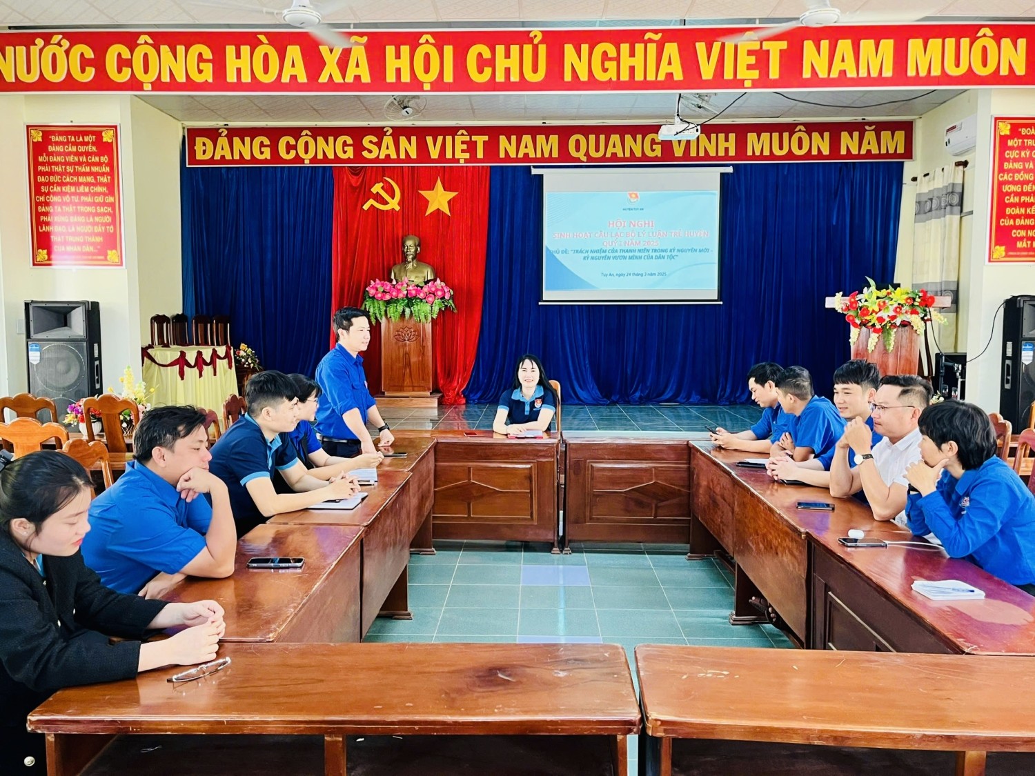 Quang cảnh buổi sinh hoạt.