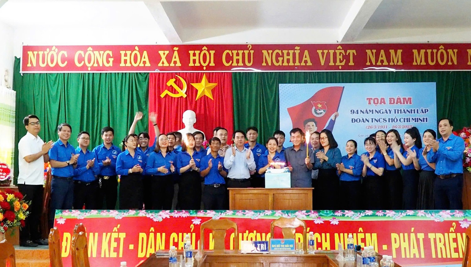 Các đại biểu ôn lại truyền thống vẻ vang của Đoàn TNCS Hồ Chí Minh.