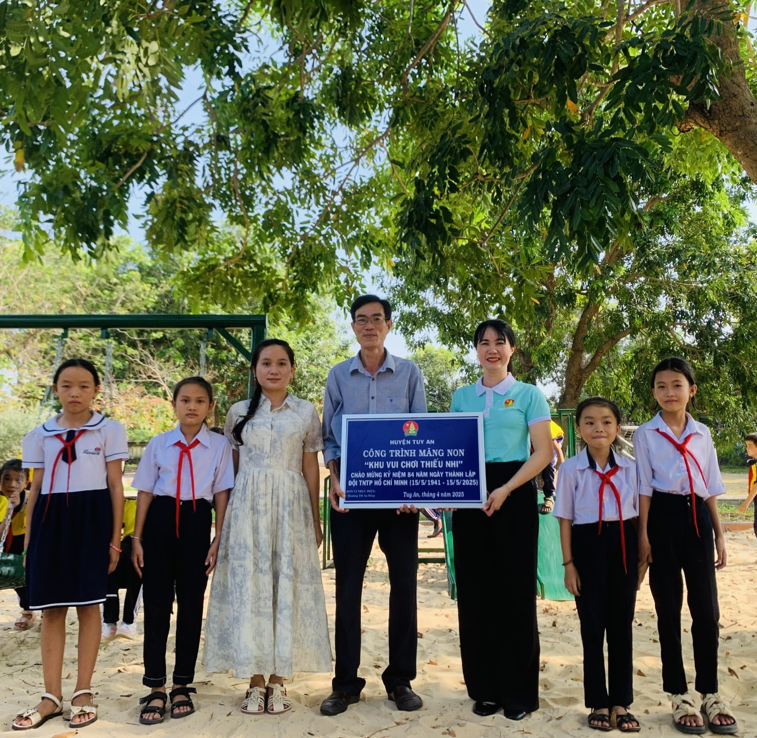  Khánh thành và bàn giao Công trình măng non “Khu vui chơi thiếu nhi”.