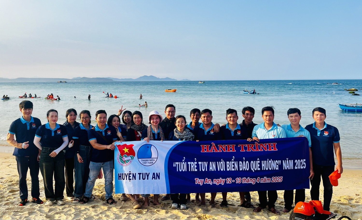 Đoàn viên thanh niên tham gia Hành trình “Tuổi trẻ Tuy An với biển, đảo quê hương” năm 2025.