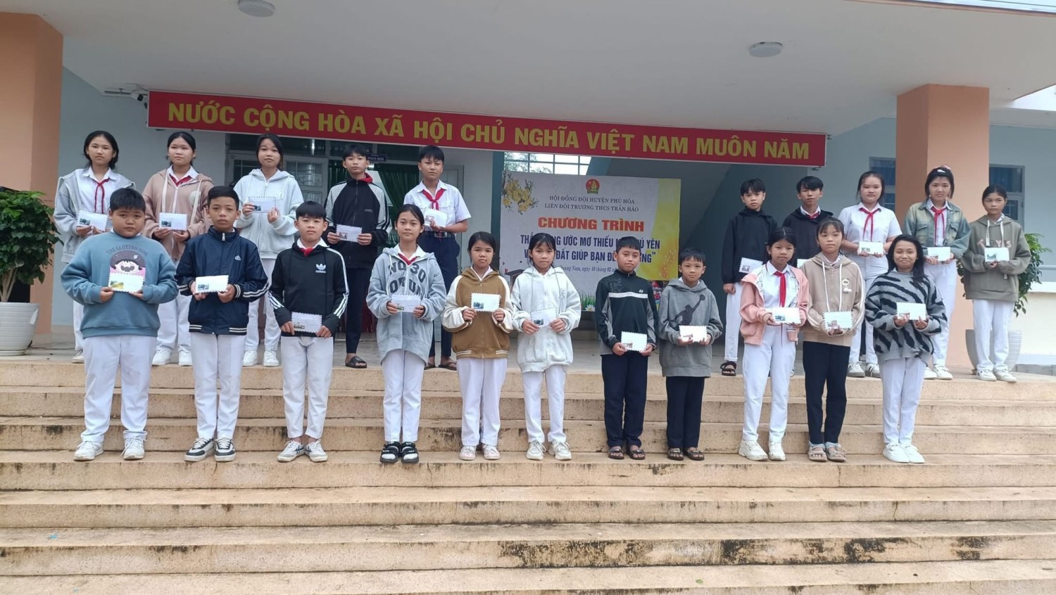 Phú Hòa: Phát động chương trình “Heo đất giúp bạn đến trường” 