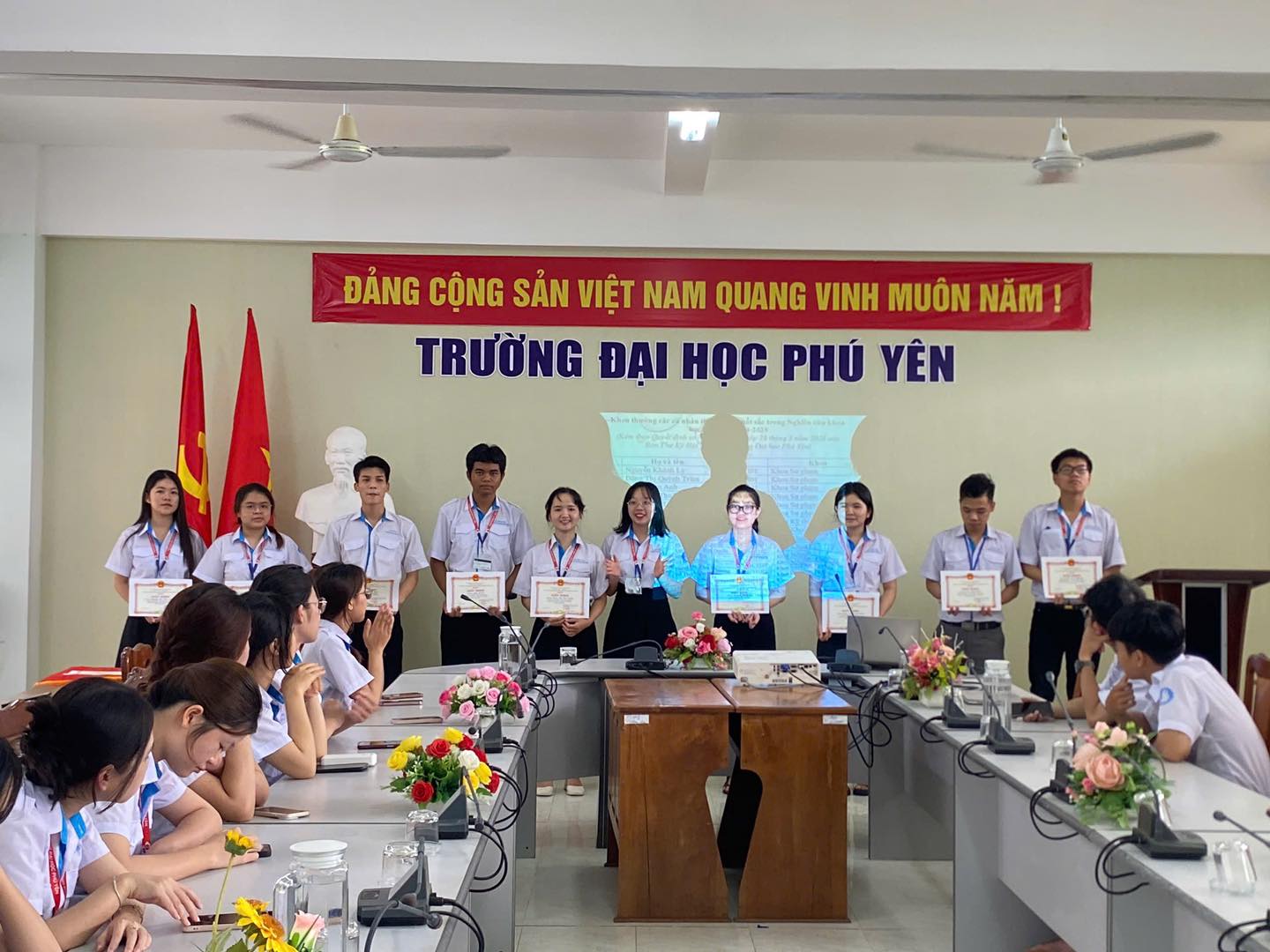 “Sinh viên 5 tốt” chia sẻ kinh nghiệm thực hiện đề tài nghiên cứu khoa học cấp trường